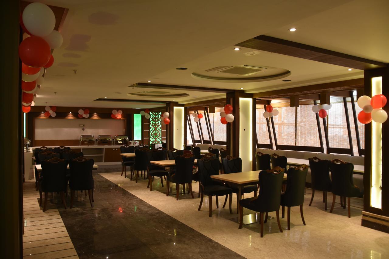 Costa Riviera Hotel Varanasi Exterior photo