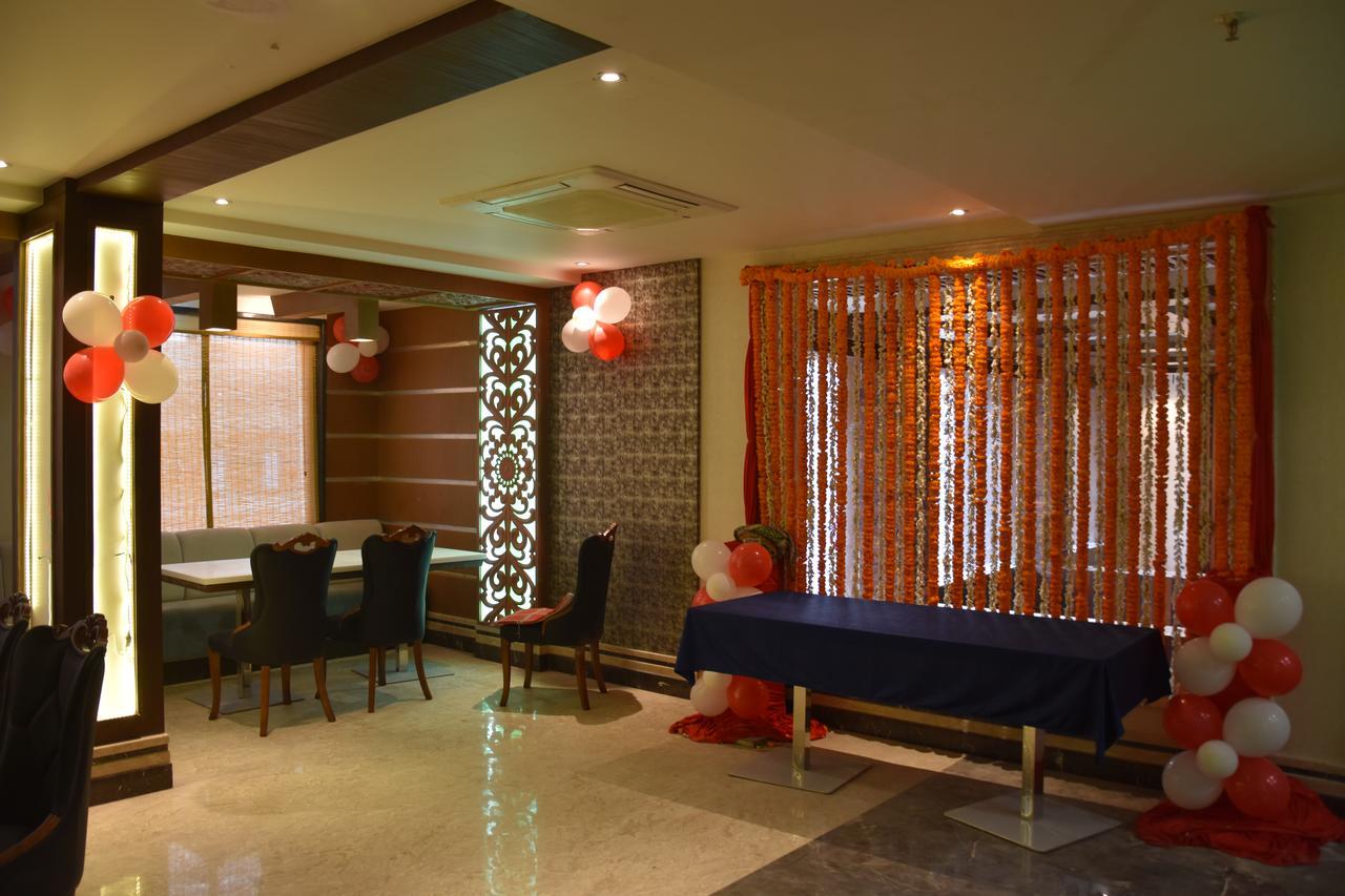 Costa Riviera Hotel Varanasi Exterior photo