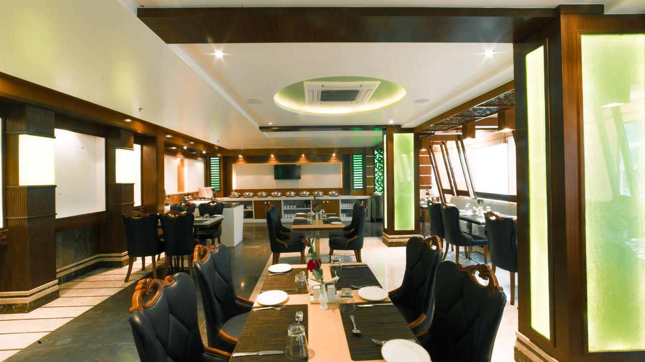 Costa Riviera Hotel Varanasi Exterior photo