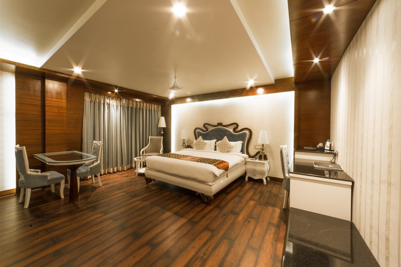 Costa Riviera Hotel Varanasi Exterior photo
