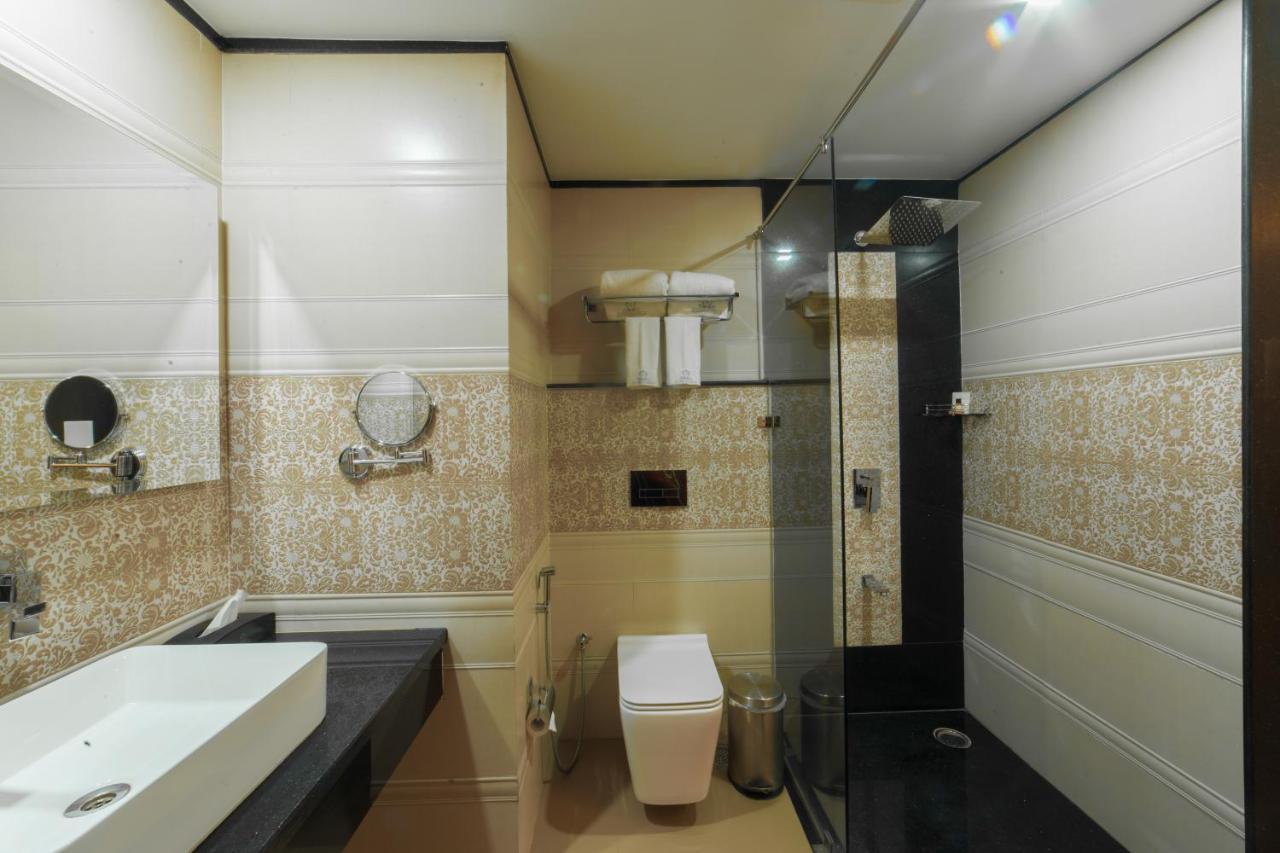 Costa Riviera Hotel Varanasi Exterior photo