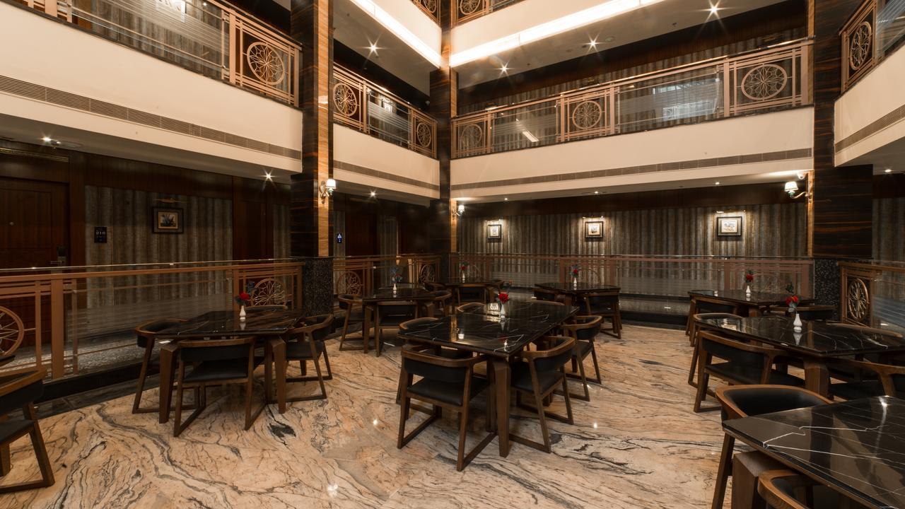 Costa Riviera Hotel Varanasi Exterior photo